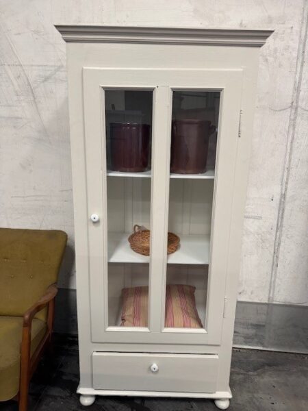 Karlekammerskab med glas