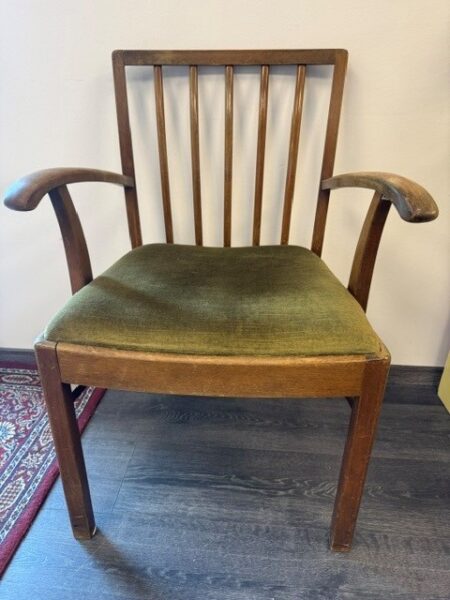 Vintage stol med grønt sæde